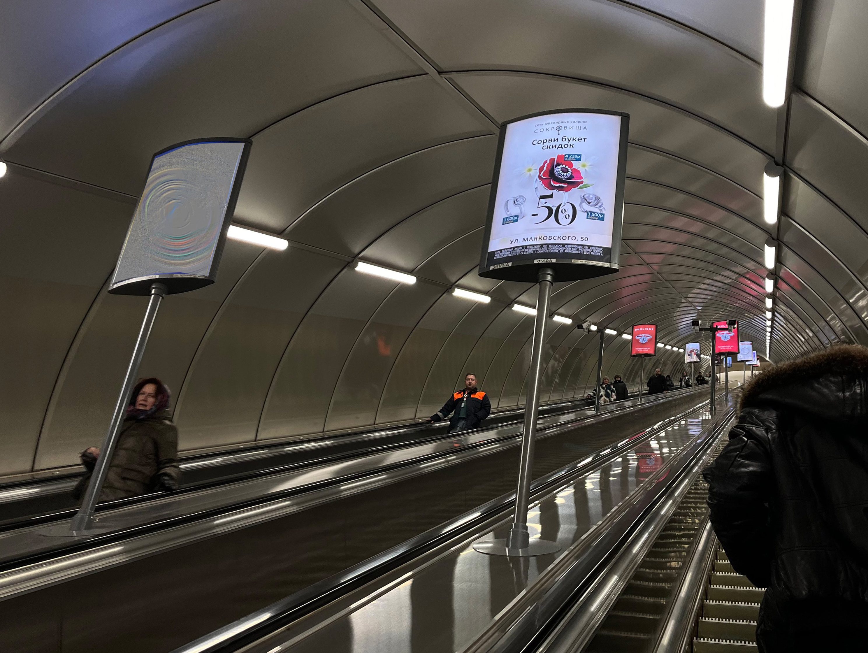 Фотография рекламного носителя, тип: Лайтбокс, адрес: Станция метро «Маяковская», линия Невско-Василеостровская, Санкт-Петербург, Россия. Сторона/вариант А №1606144