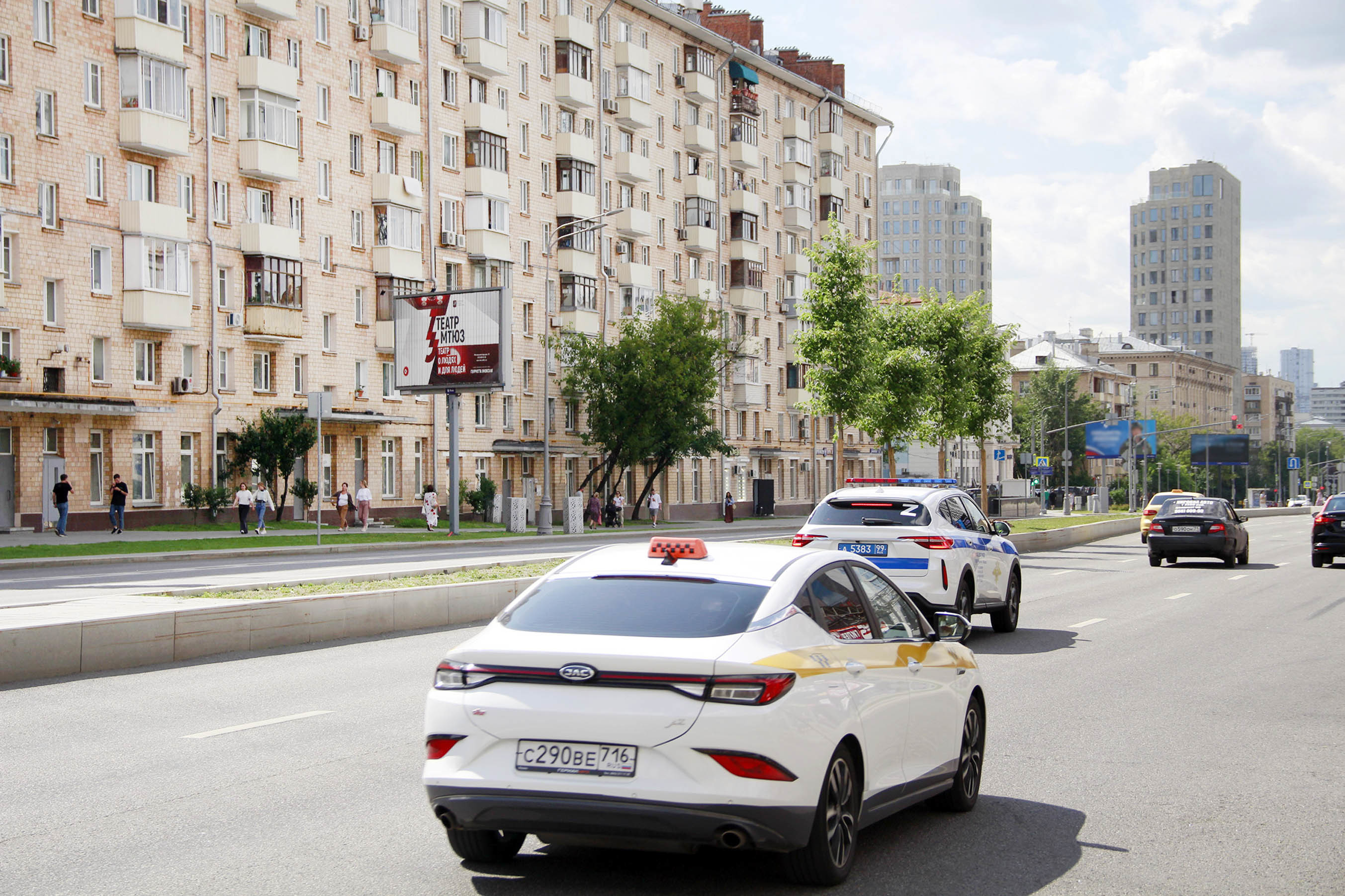 Фотография рекламного носителя, тип: Билборд 3x6, адрес: Звенигородское ш., д.3, Москва, Россия. Сторона B1-B3 №631778