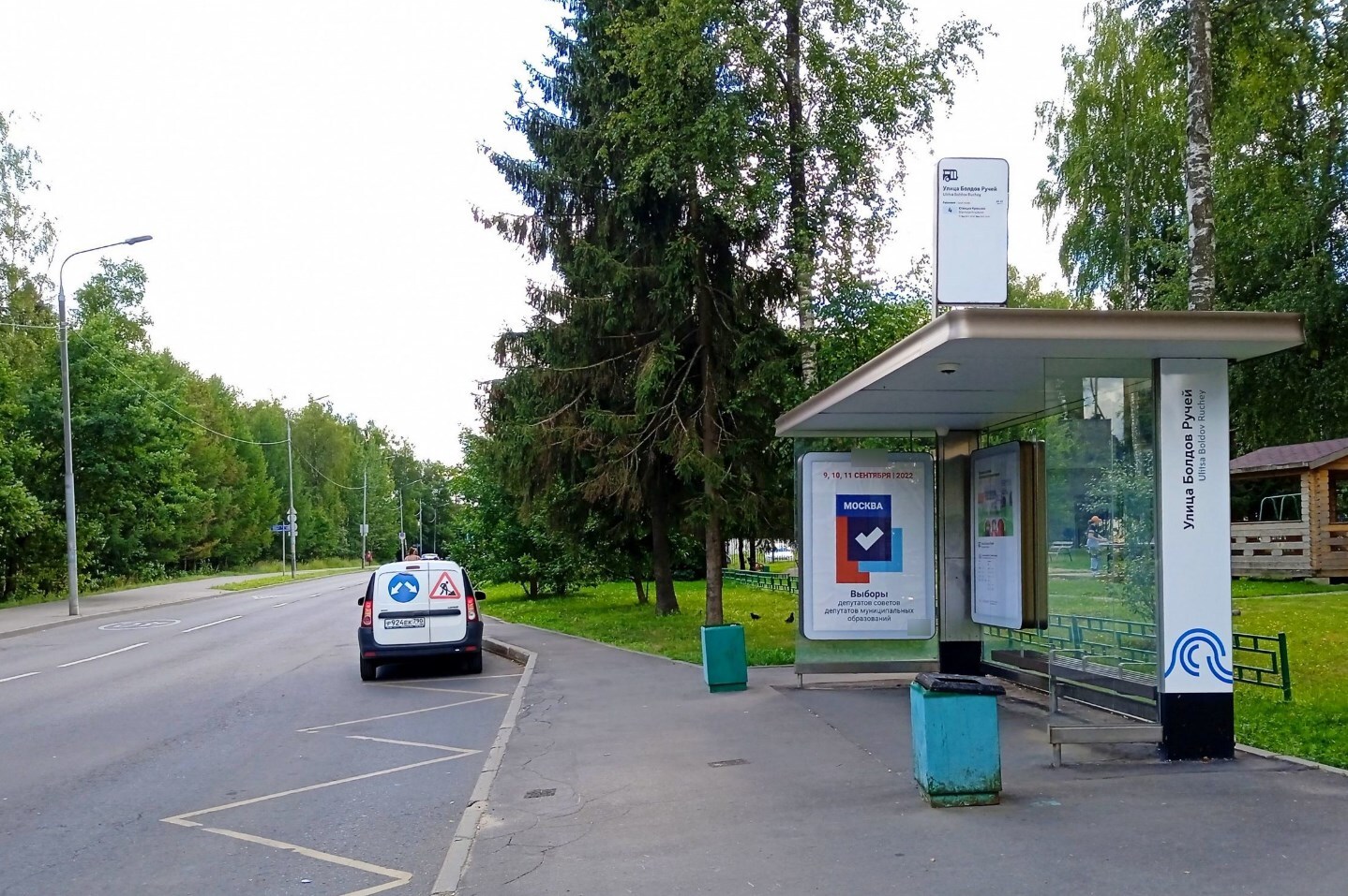 Фотография рекламного носителя, тип: Остановка 1.8x1.2, адрес: Болдов Ручей ул., корп.1121, Зеленоград, Москва, Россия. Сторона А №956483