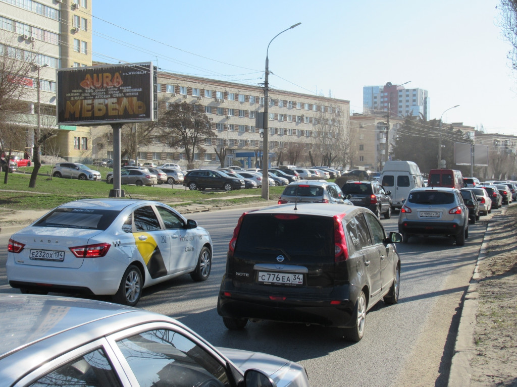 Фотография рекламного носителя, тип: Билборд 3x6, адрес: 7-я Гвардейская ул., д.14 Х Коммунистической ул., Волгоград, Волгоградская область, Россия. Сторона Б1-Б3 №225272