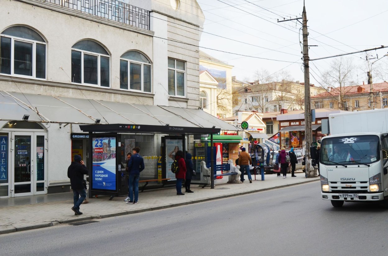 Фотография рекламного носителя, тип: Остановка 1.8x1.2, адрес: Очаковцев ул., ост. Очаковцев ул., Севастополь, Россия. Сторона Б1-Б5 №721594