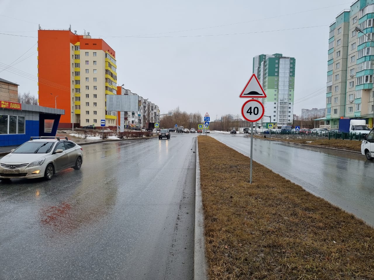 Фотография рекламного носителя, тип: Билборд 3x6, адрес: Комсомольский Зооветцентр пр-т., Детская поликлиника, Красное и белое, Сургут, Ханты-Мансийский автономный округ – Югра, Россия. Сторона Б №1338249