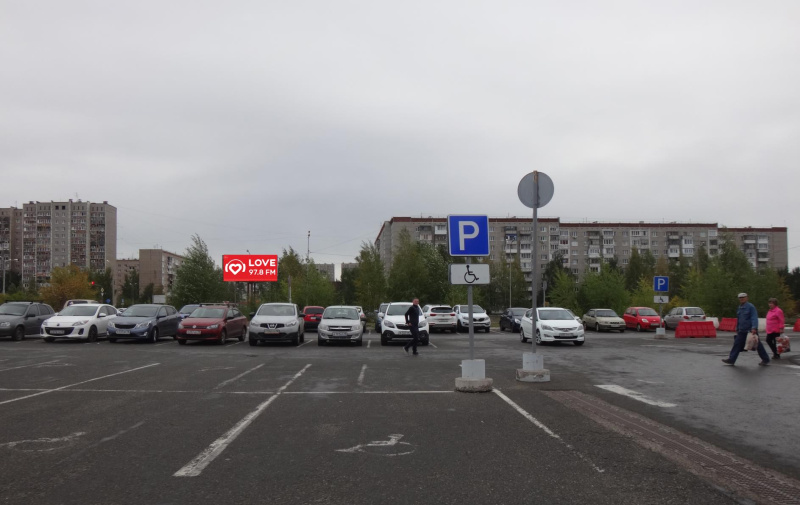 Фотография рекламного носителя, тип: Билборд 3x6, адрес: 40 лет Победы ул. Х Ленина ул., Ижевск, Республика Удмуртия, Россия. Сторона A1 №671168