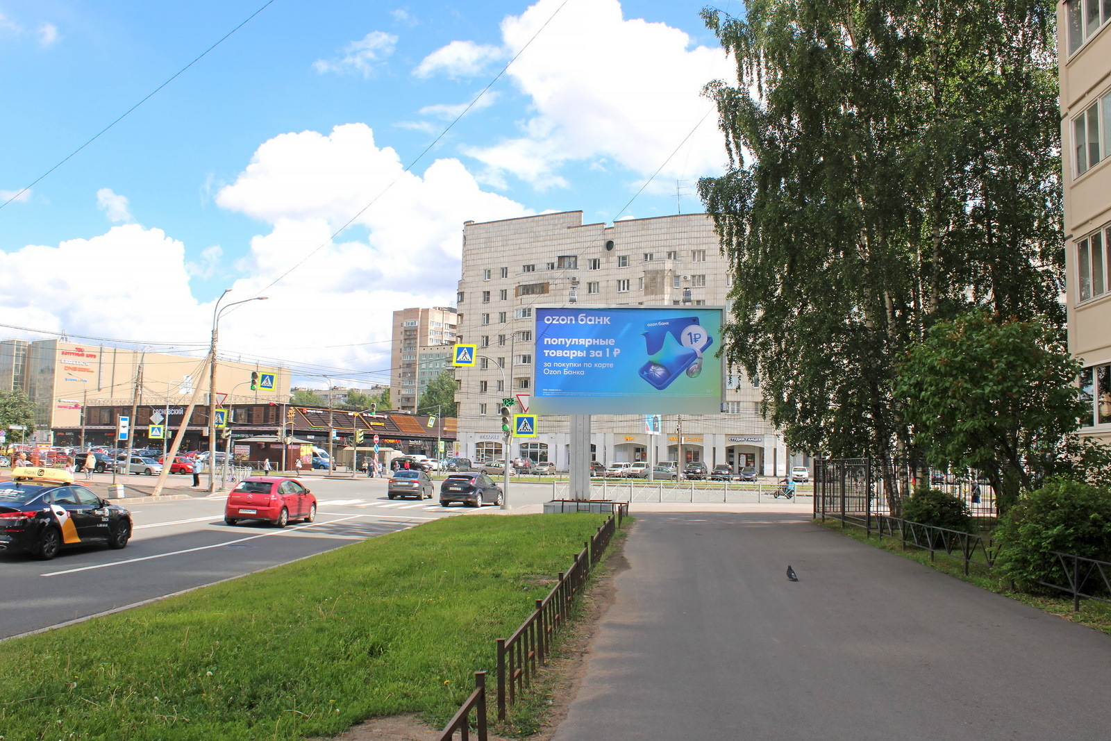 Фотография рекламного носителя, тип: Билборд 3x6, адрес: Сикейроса ул., д.21 Х Художников пр-т., Санкт-Петербург, Россия. Сторона А №673320