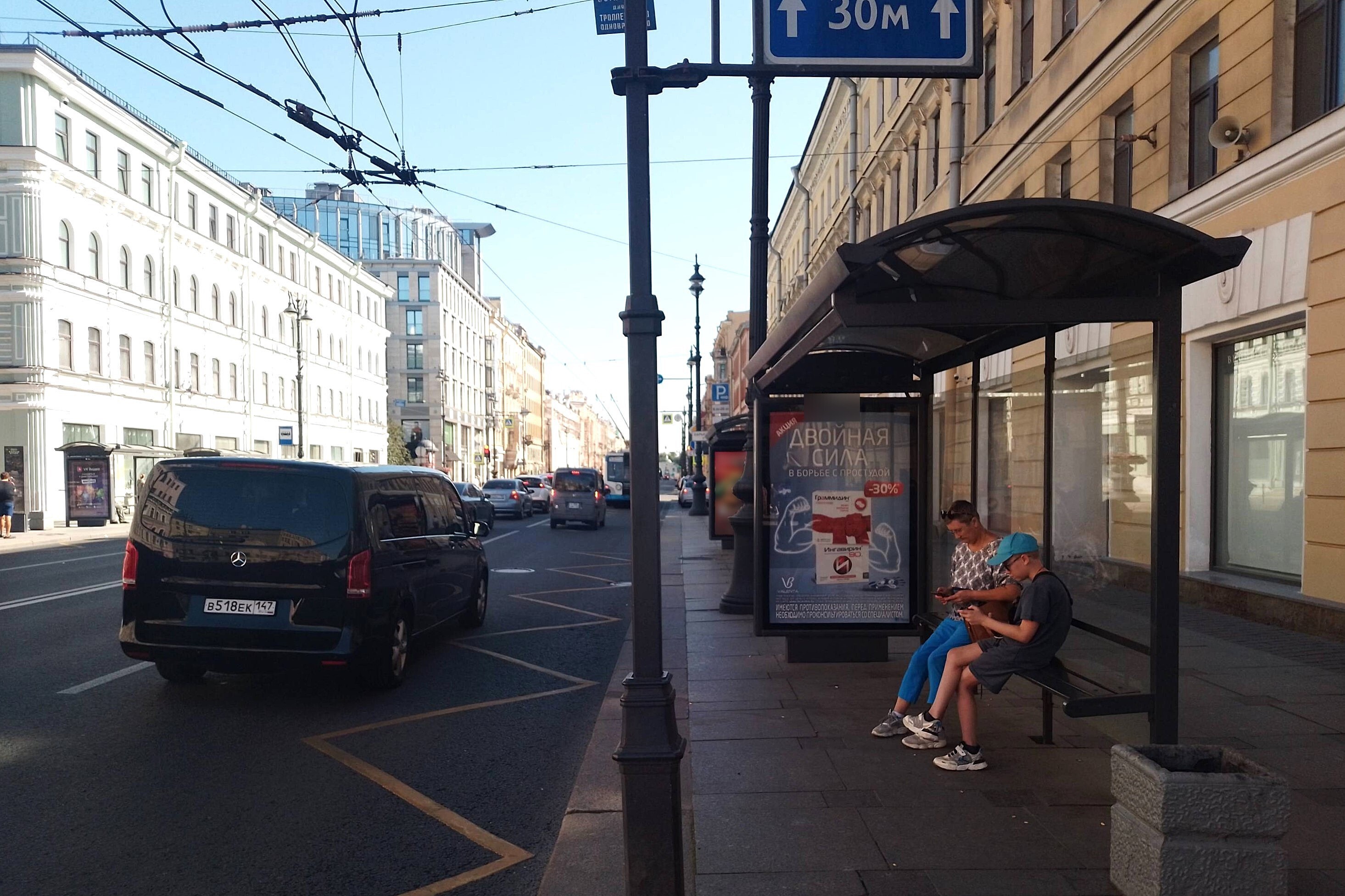 Фотография рекламного носителя, тип: Остановка 1.8x1.2, адрес: Невский пр-т., д.113, поз.1, Санкт-Петербург, Россия. Сторона А №139980