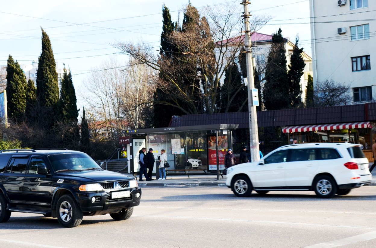 Фотография рекламного носителя, тип: Остановка 1.8x1.2, адрес: Гагарина пр-т., ост. Репина ул., Севастополь, Россия. Сторона A6-А10 №721479