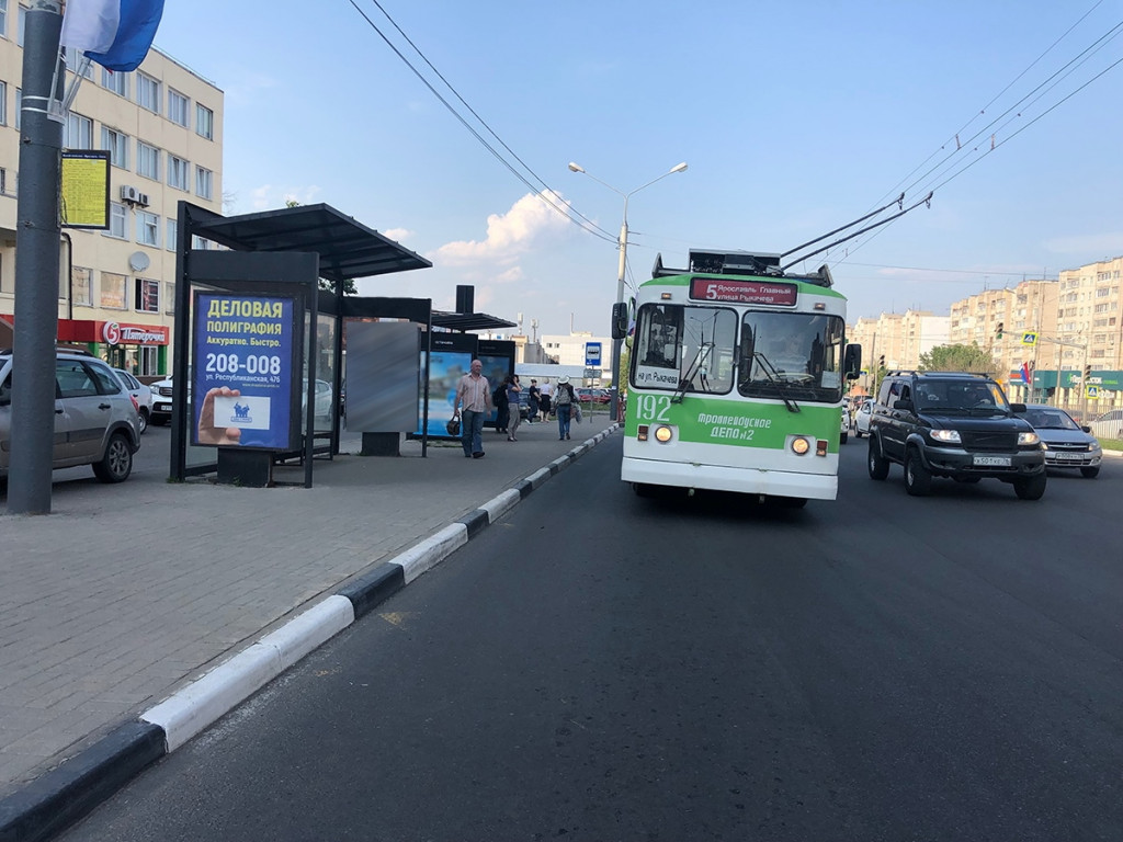 Фотография рекламного носителя, тип: Остановка 1.8x1.2, адрес: Московский пр-т., д.74, Ярославль, Ярославская область, Россия. Сторона А1 №162556