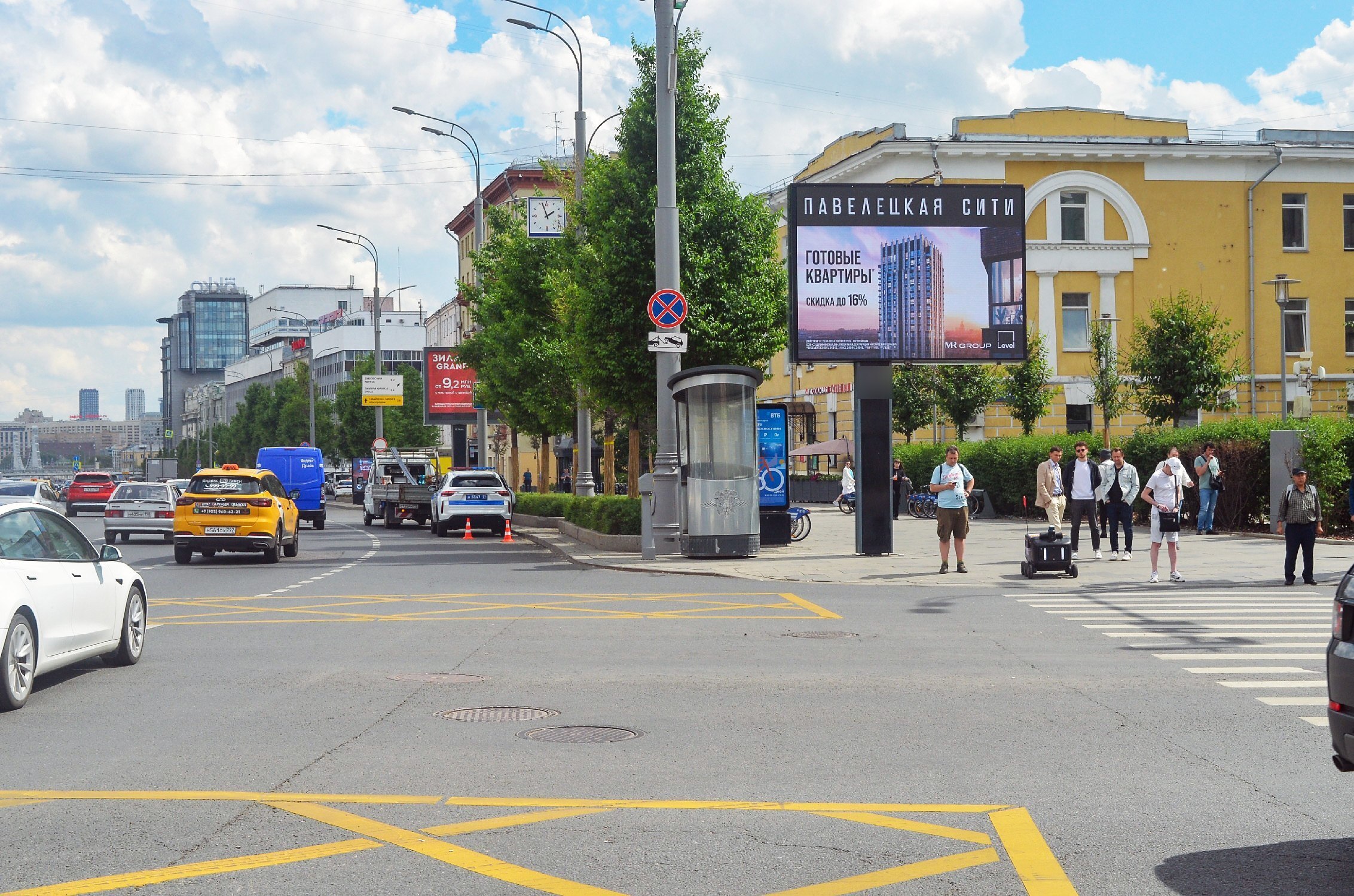 Фотография рекламного носителя, тип: Ситиборд 2.7x3.7, адрес: Зубовский б-р., д.37, Москва, Россия. Сторона А1 №769892
