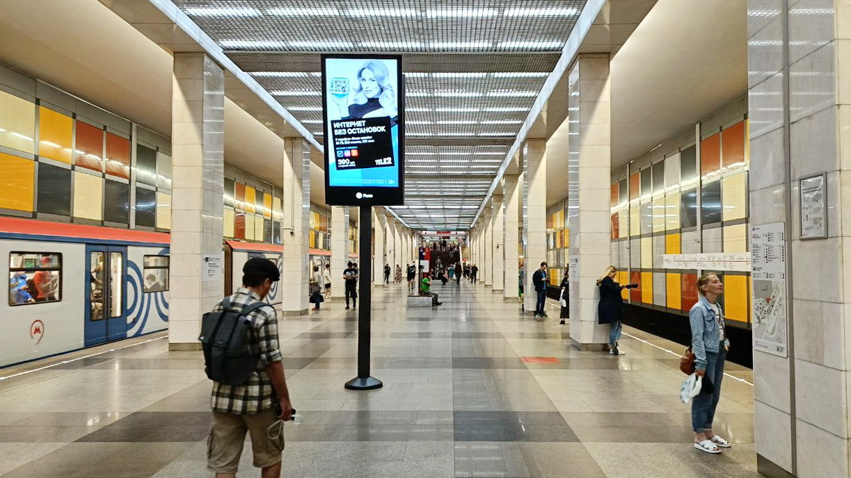 Фотография рекламного носителя, тип: Видеоэкран, адрес: Станция метро «Саларьево», линия Сокольническая, Москва, Россия. Сторона/вариант А №1373858