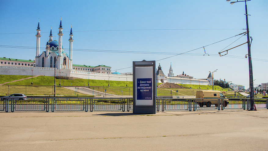 Фотография рекламного носителя, тип: Пиллар 3x1.4, адрес: Тысячелетия пл., от Кремлевская наб., до Ташаяк ул., поз.2, Казань, Республика Татарстан, Россия. Сторона C №686038