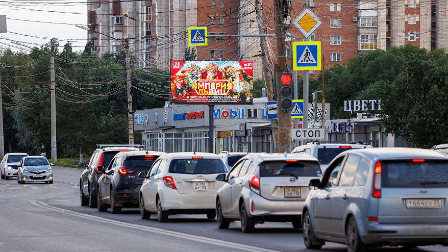 Фотография рекламного носителя, тип: Билборд 3x6, адрес: Кирова ул., д.20/1 X Рабочая 13-я ул., Омск, Омская область, Россия. Сторона А №1009983