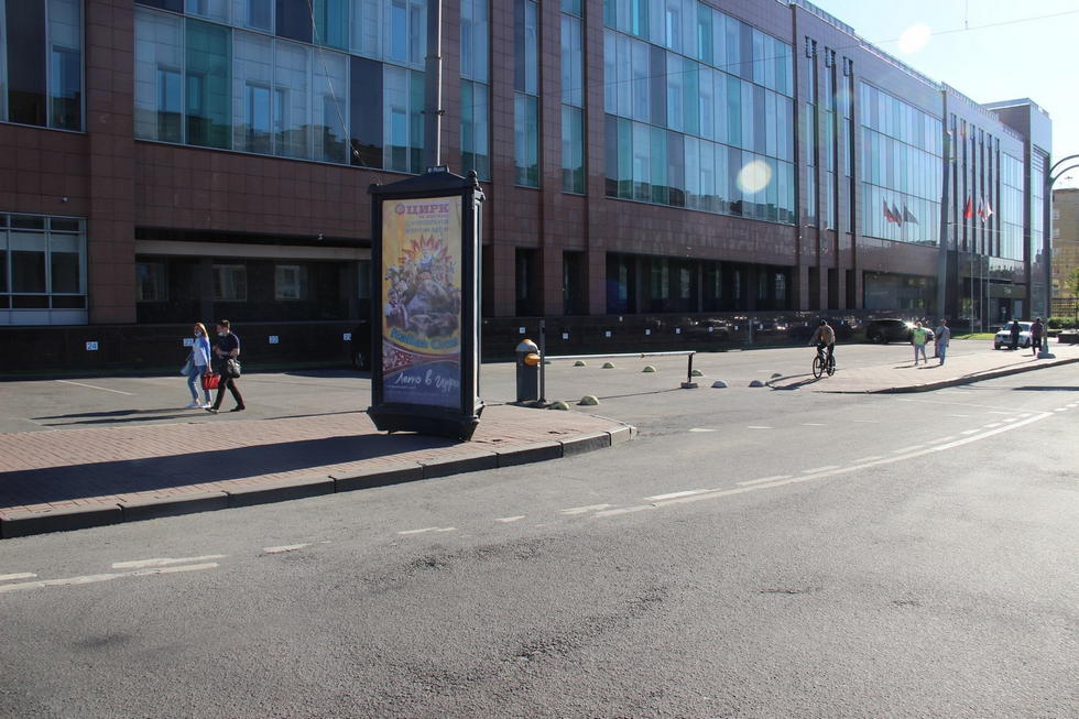 Фотография рекламного носителя, тип: Пиллар 3x1.4, адрес: Тульская ул., д.15 Х Синопская наб., Санкт-Петербург, Россия. Сторона Б №144546