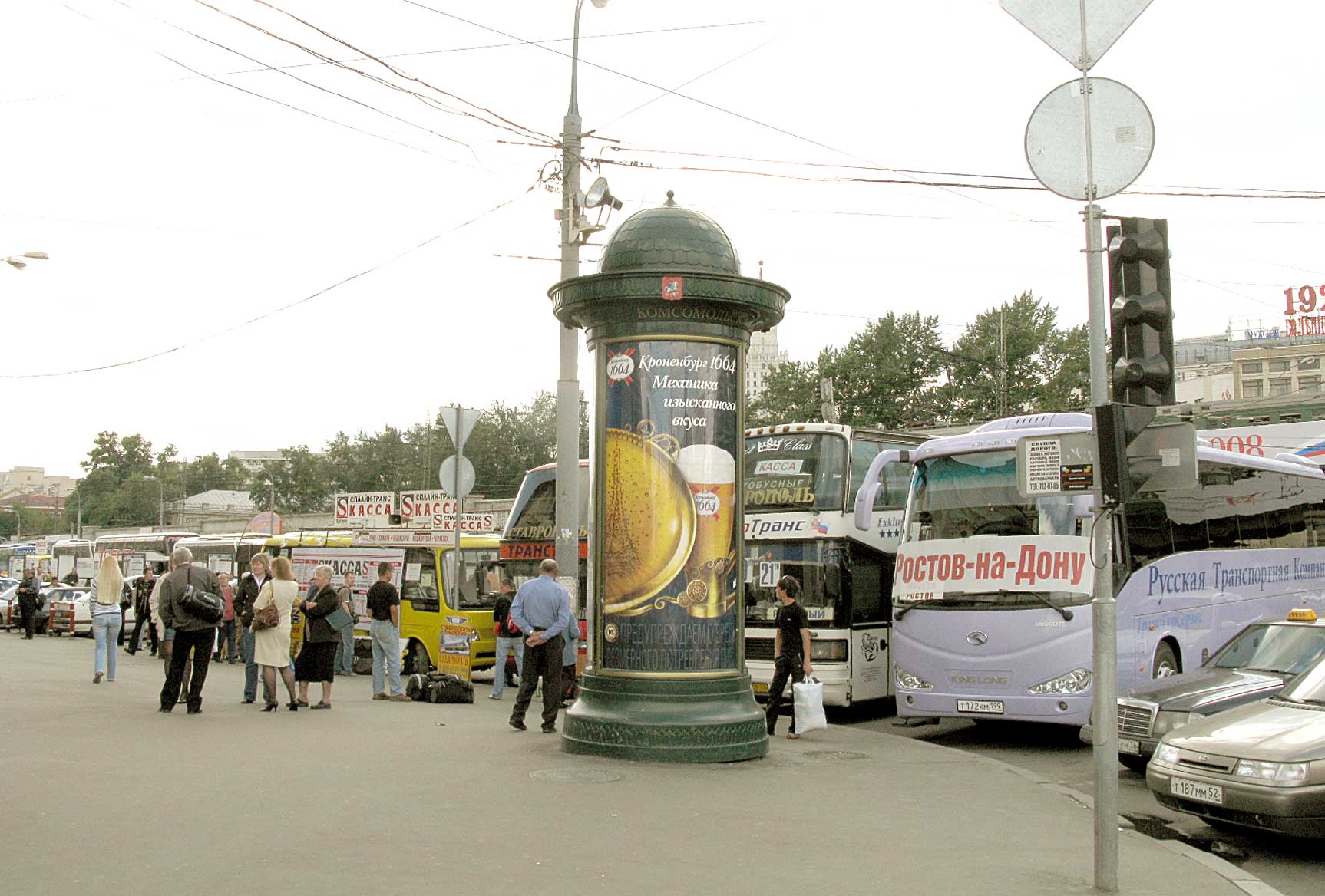 Фотография рекламного носителя, тип: Пиллар 3x1.4, адрес: Комсомольская пл., Москва, Россия. Сторона B №13118