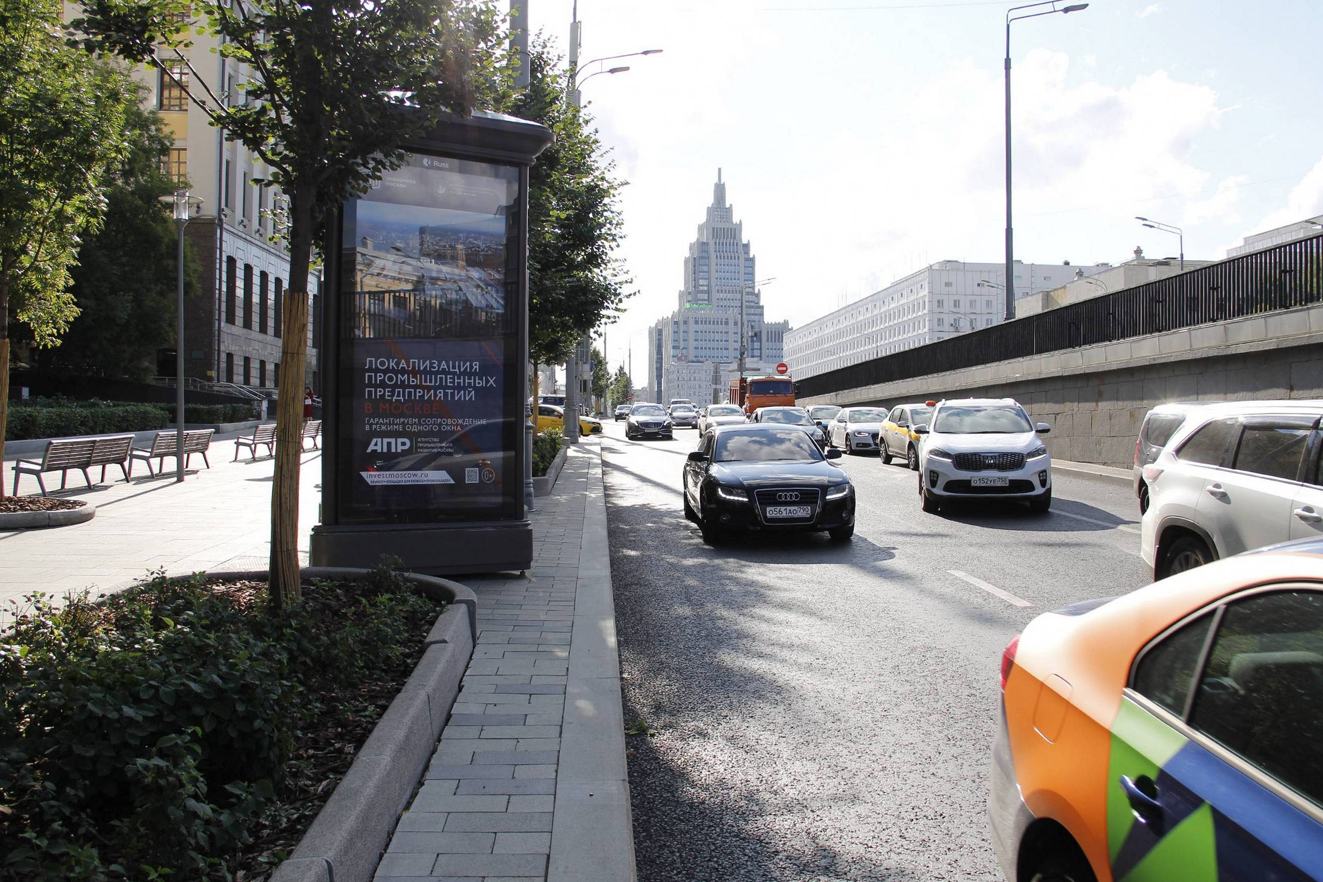 Фотография рекламного носителя, тип: Пиллар 3x1.4, адрес: Садовая-Самотечная ул., д.12, Москва, Россия. Сторона Б №522112