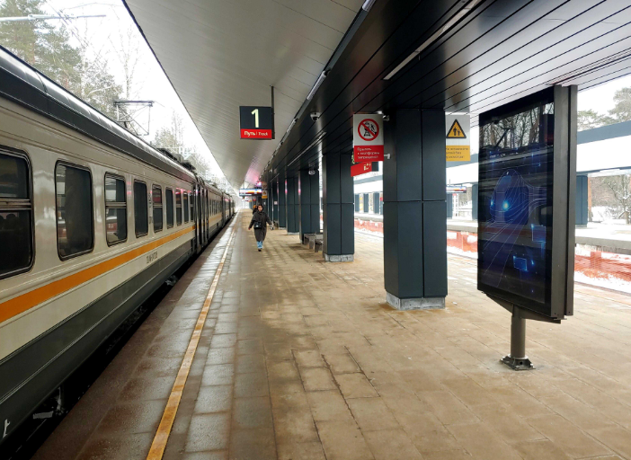 Фотография рекламного носителя, тип: Ситиформат 1.8x1.2, адрес: Переделкино ст., платформа №1, справа от входа на лестницу, Москва, Россия. Сторона А2 №1327067