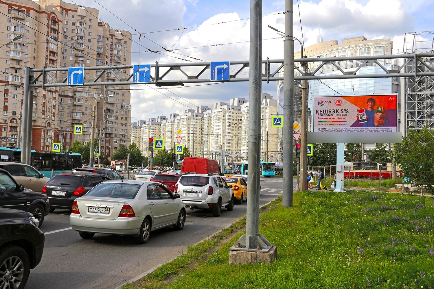 Фотография рекламного носителя, тип: Билборд 3x6, адрес: Гаккелевская ул. Х Комендантская пл., д.8, Санкт-Петербург, Россия. Сторона А1 №708218