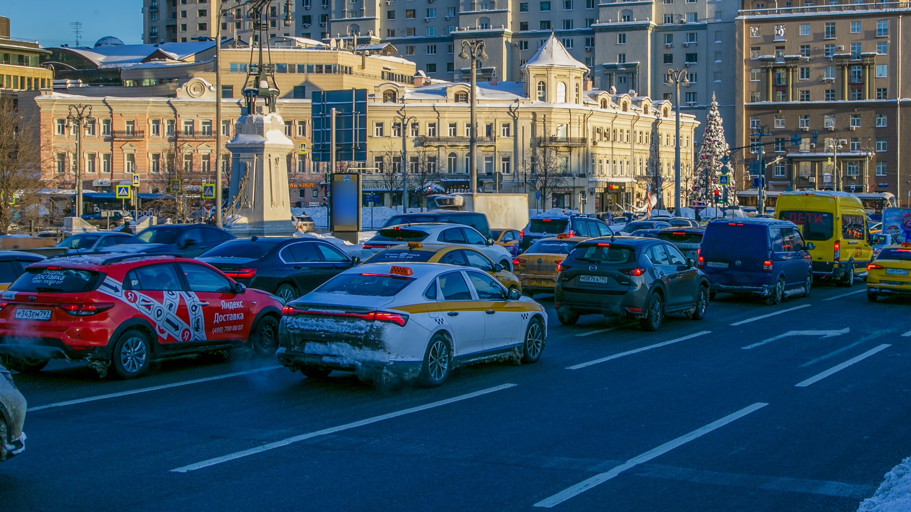 Фотография рекламного носителя, тип: Пиллар 3x1.4, адрес: Тверская-Ямская 1-я ул., д.36, Москва, Россия. Сторона В1-B10 №849548