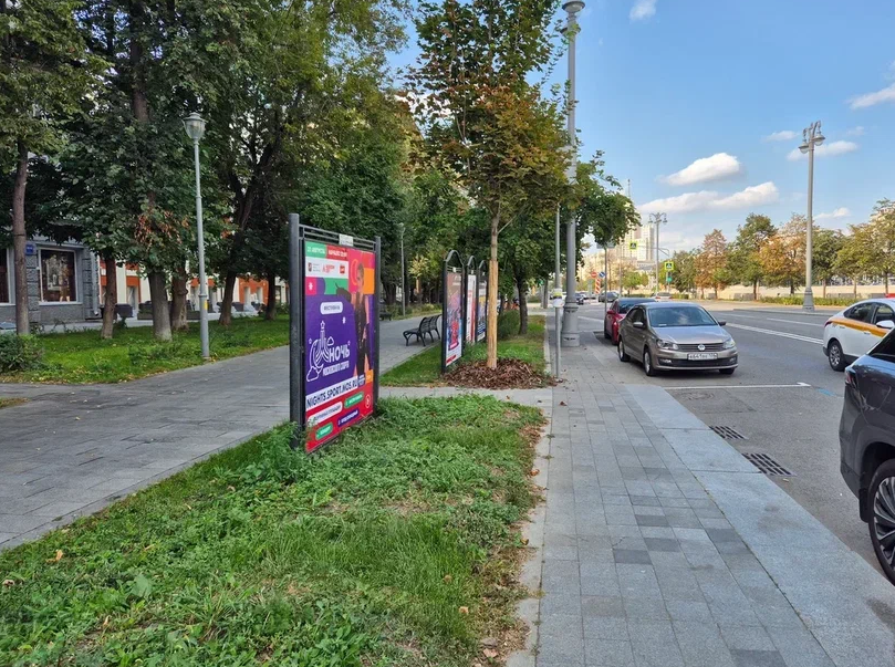 Фотография рекламного носителя, тип: Афиша 1.75x1.8, адрес: Космодамианская наб., д.40/42, стенд 4, Москва, Россия. Сторона A №886806