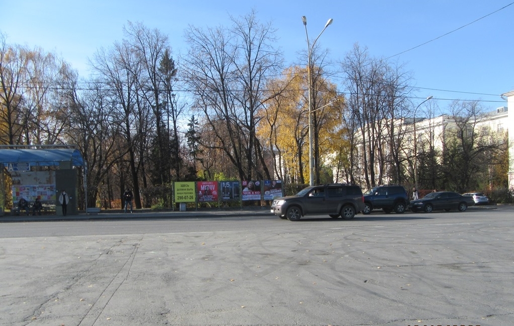 Фотография рекламного носителя, тип: Уличный информационный стенд, адрес: Мира ул., остановка УПИ, Екатеринбург, Свердловская область, Россия. Сторона A1 №1330821