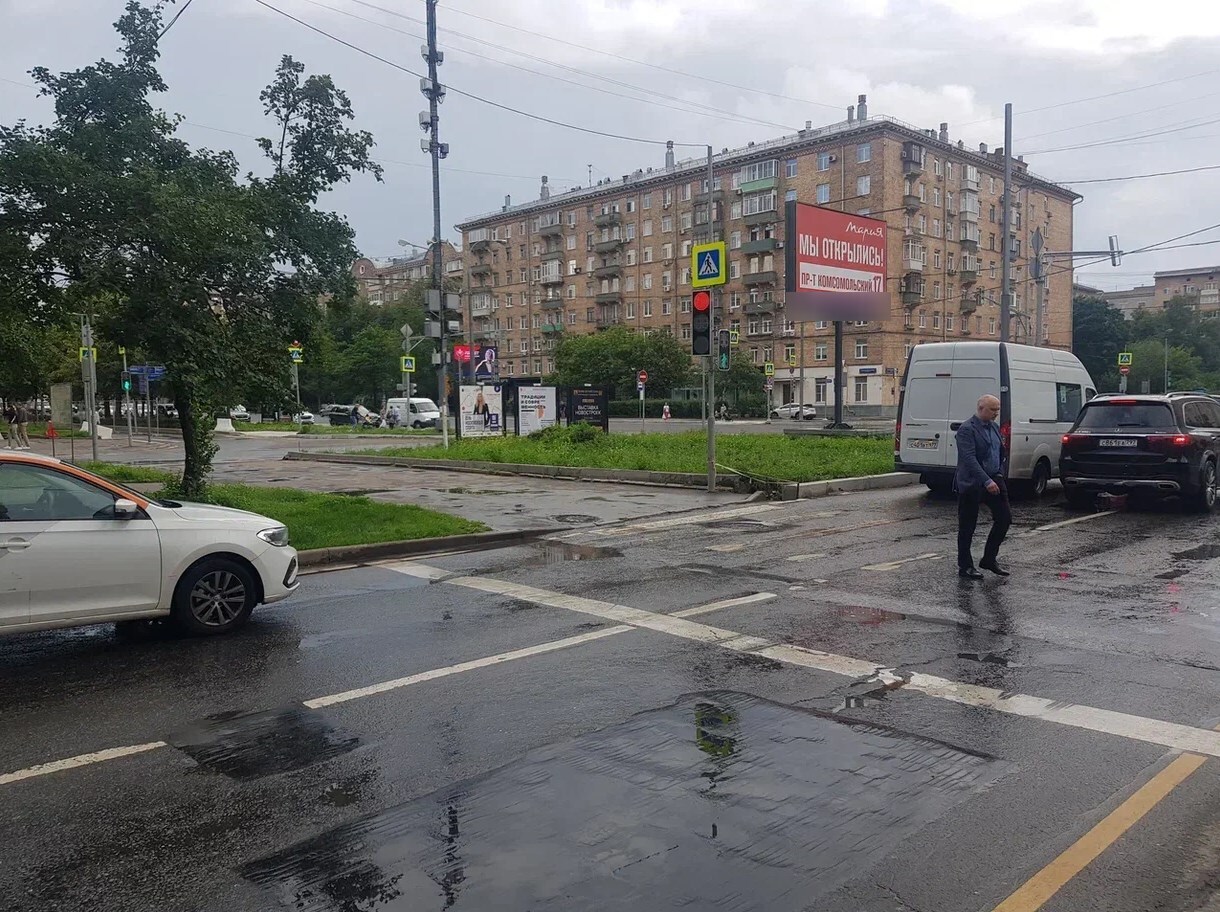 Фотография рекламного носителя, тип: Афиша 1.75x1.8, адрес: Комсомольский пр-т., д.38-40, стенд 1, Москва, Россия. Сторона B №1349783