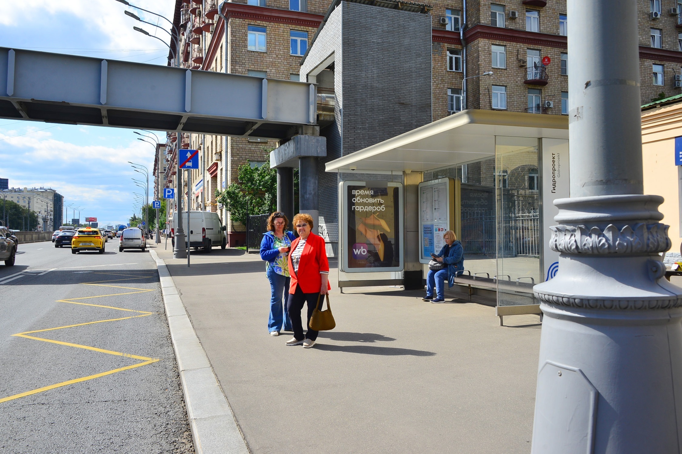 Фотография рекламного носителя, тип: Остановка 1.8x1.2, адрес: Волоколамское ш., д.4, Москва, Россия. Сторона А №334640