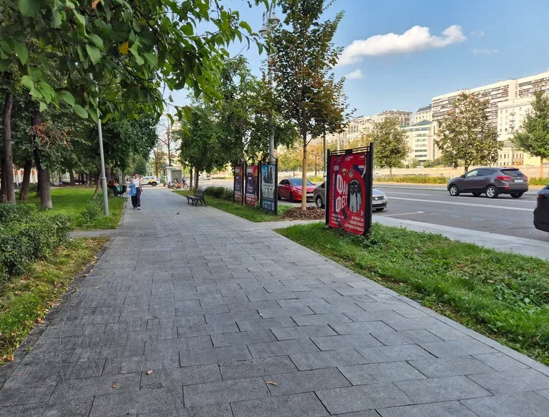 Фотография рекламного носителя, тип: Афиша 1.75x1.8, адрес: Космодамианская наб., д.40/42, стенд 2, Москва, Россия. Сторона B №886804