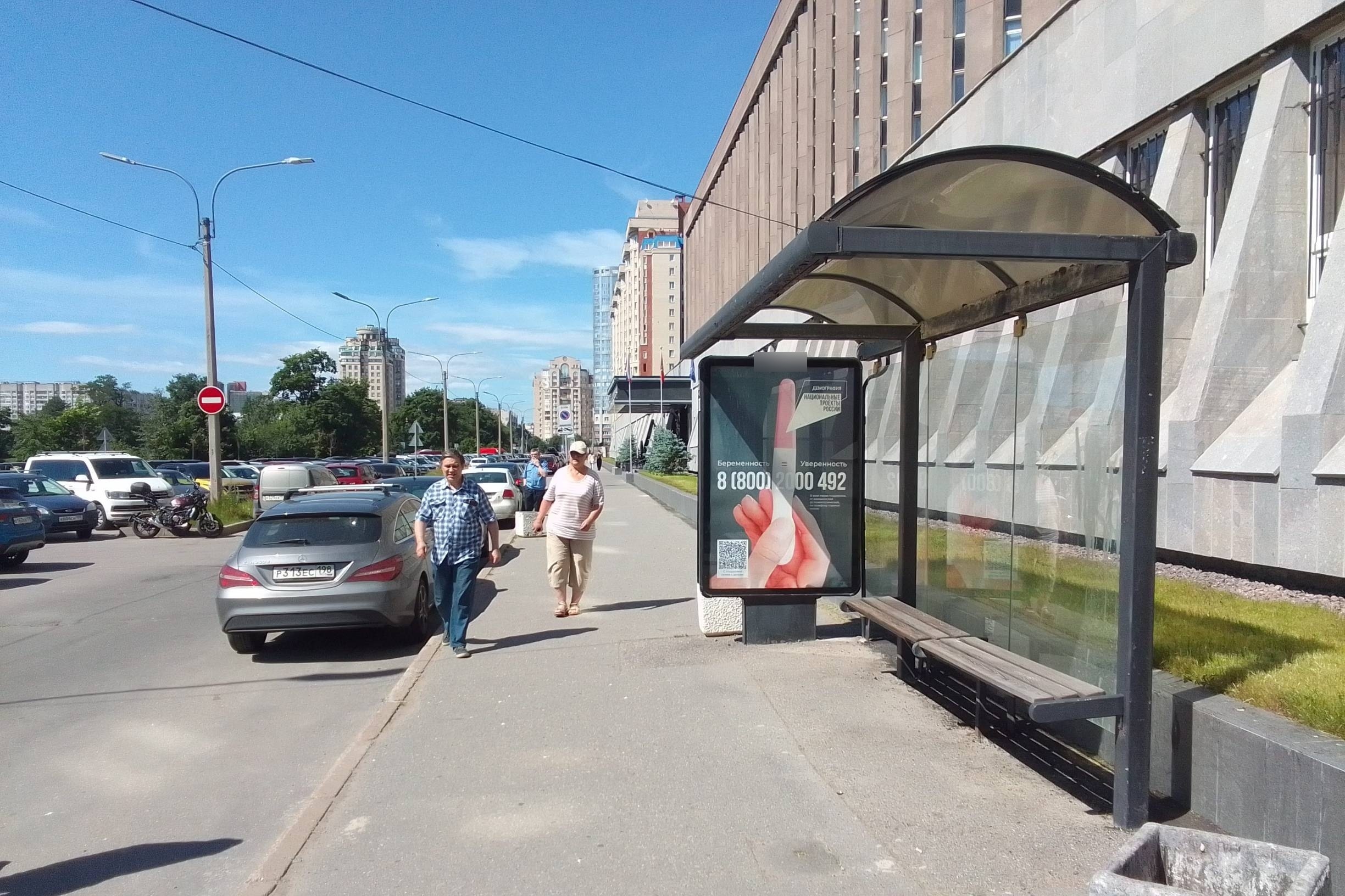 Фотография рекламного носителя, тип: Остановка 1.8x1.2, адрес: Галерный пр-зд., д.3, поз.2, Санкт-Петербург, Россия. Сторона А №138311