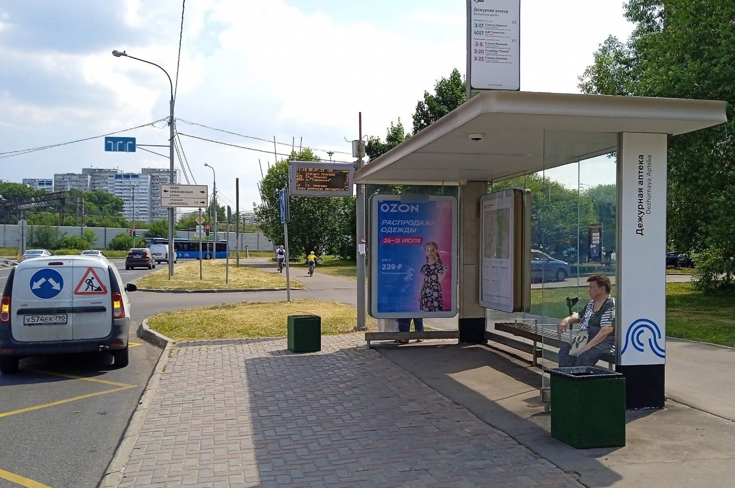 Фотография рекламного носителя, тип: Остановка 1.8x1.2, адрес: Логвиненко ул., корп.1820, Зеленоград, Москва, Россия. Сторона А №303939