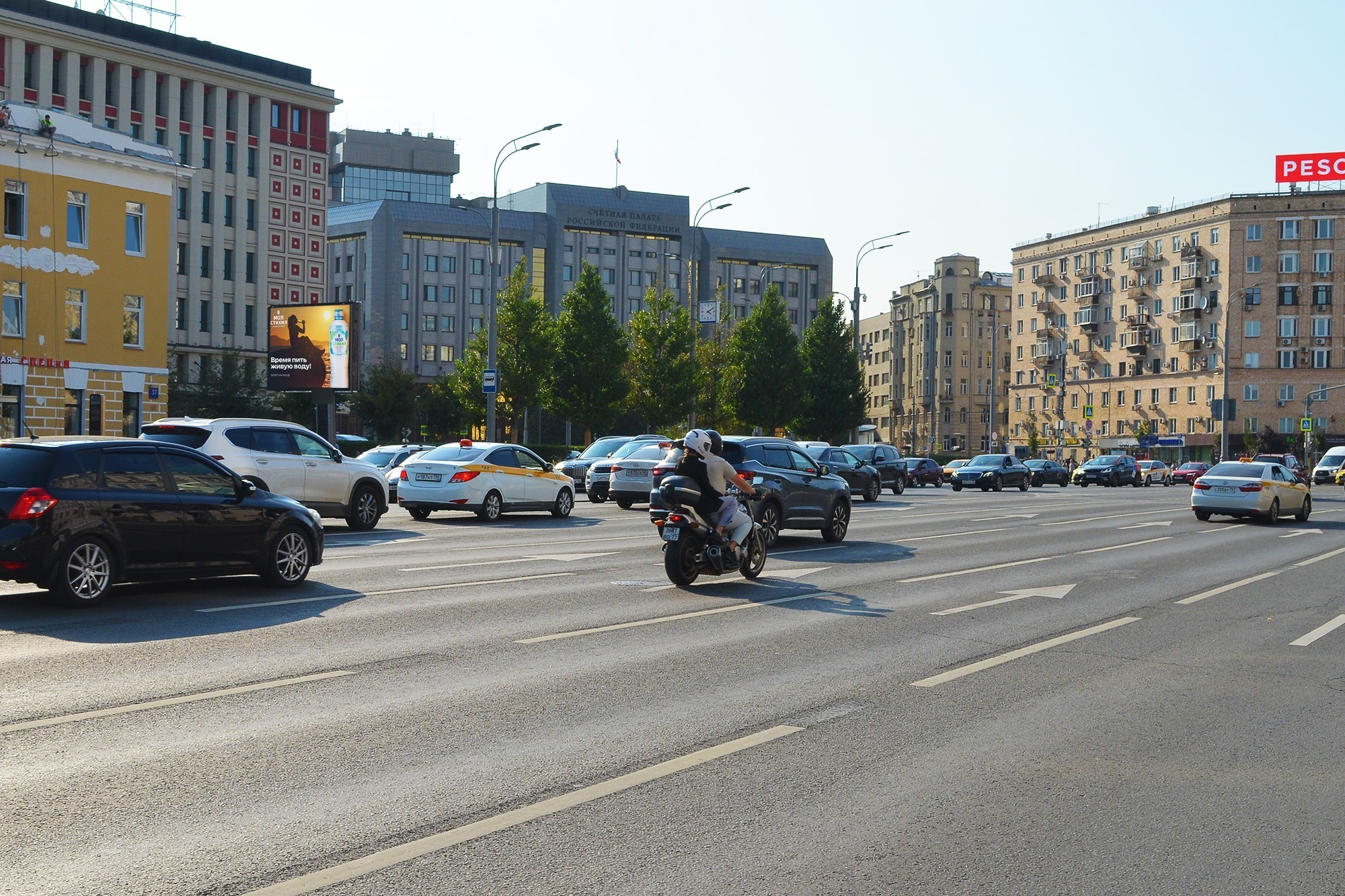 Фотография рекламного носителя, тип: Ситиборд 2.7x3.7, адрес: Зубовский б-р., д.37, Москва, Россия. Сторона Б1 №638098