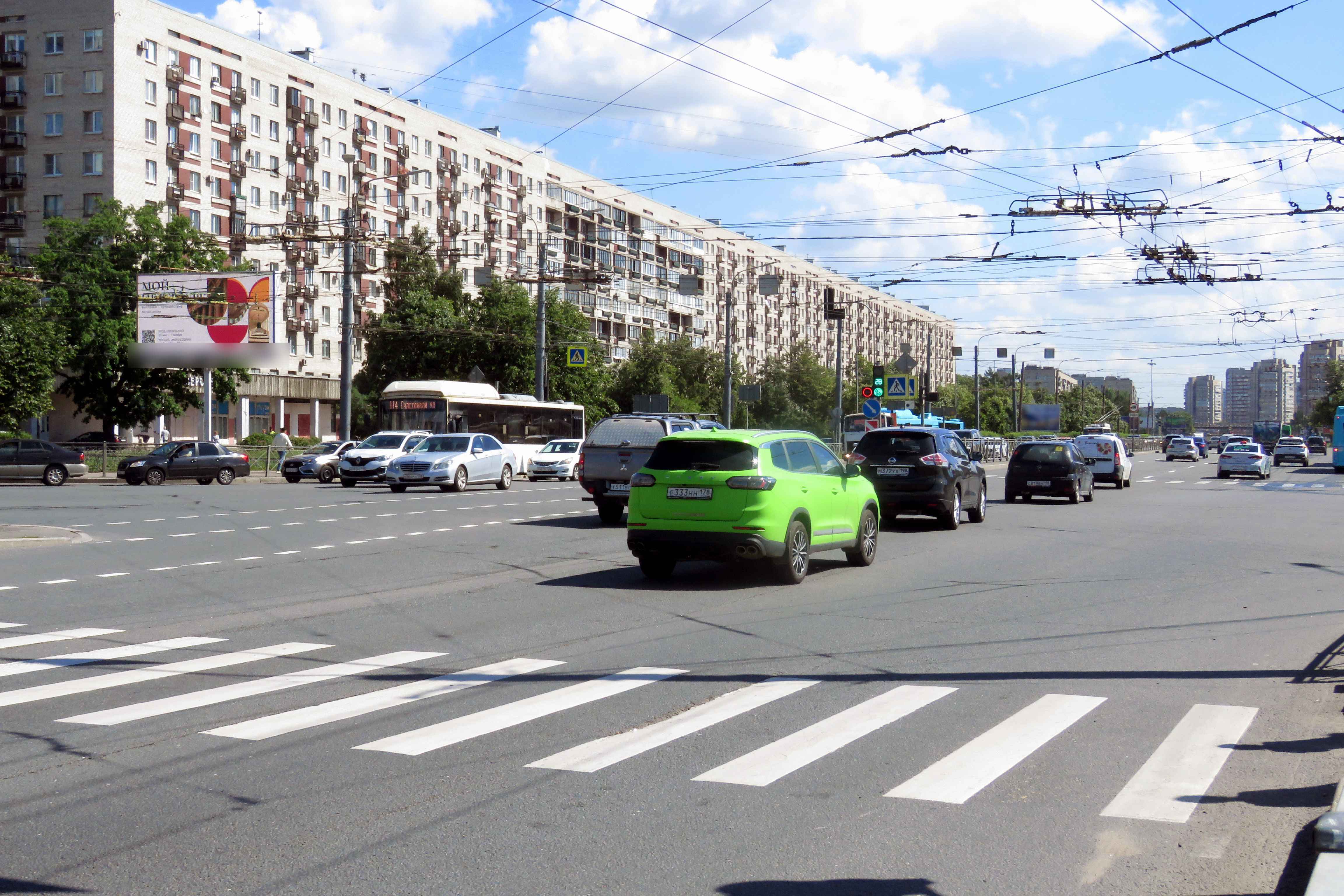 Фотография рекламного носителя, тип: Билборд 3x6, адрес: Типанова ул., д.29 Х Космонавтов пр-т., Санкт-Петербург, Россия. Сторона Б1 №701012