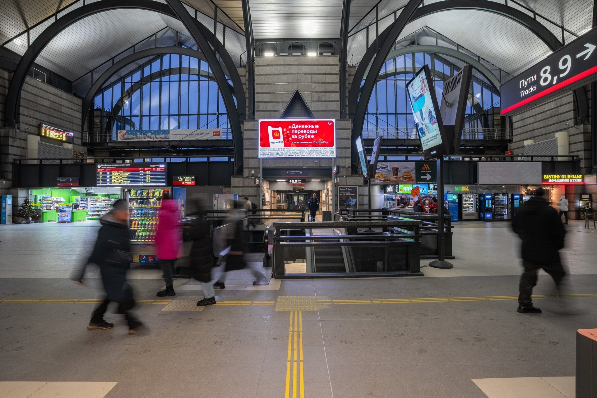 Фотография рекламного носителя, тип: Видеоэкран, адрес: ЖД вокзал «Ладожский», Заневский пр-т., д.73, Санкт-Петербург, Россия. Сторона/вариант A1-А10 №1060503