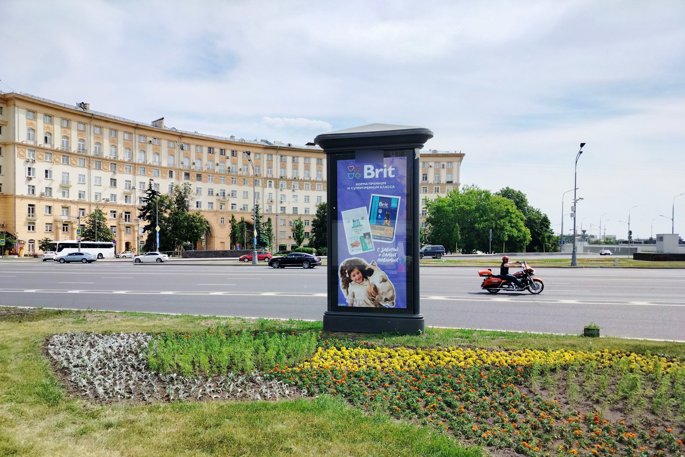 Фотография рекламного носителя, тип: Пиллар 3x1.4, адрес: Ленинский пр-т., д.30, Москва, Россия. Сторона С №329791