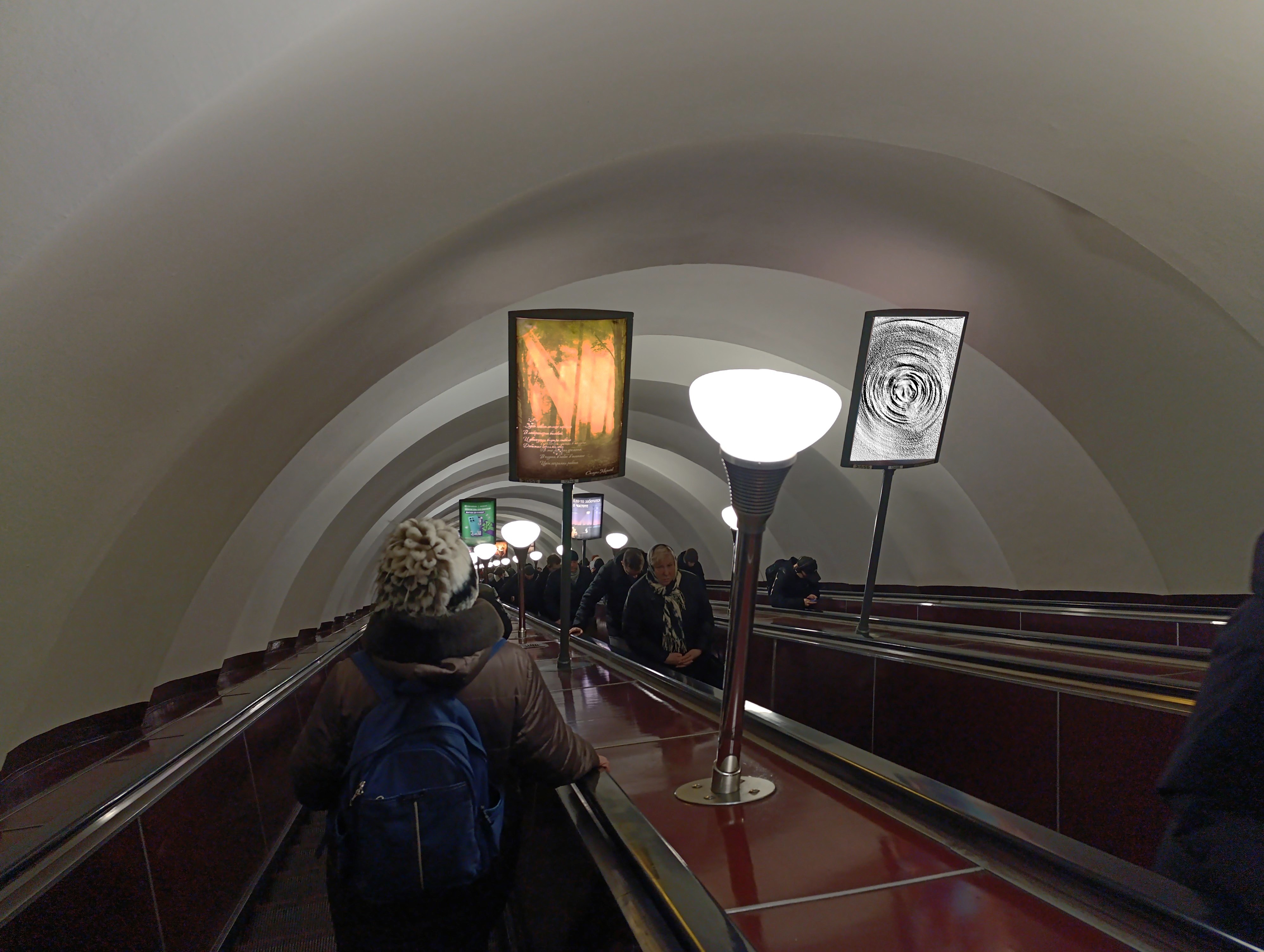 Фотография рекламного носителя, тип: Лайтбокс, адрес: Станция метро «Черная речка», линия Московско-Петроградская, Санкт-Петербург, Россия. Сторона/вариант Б №1606290