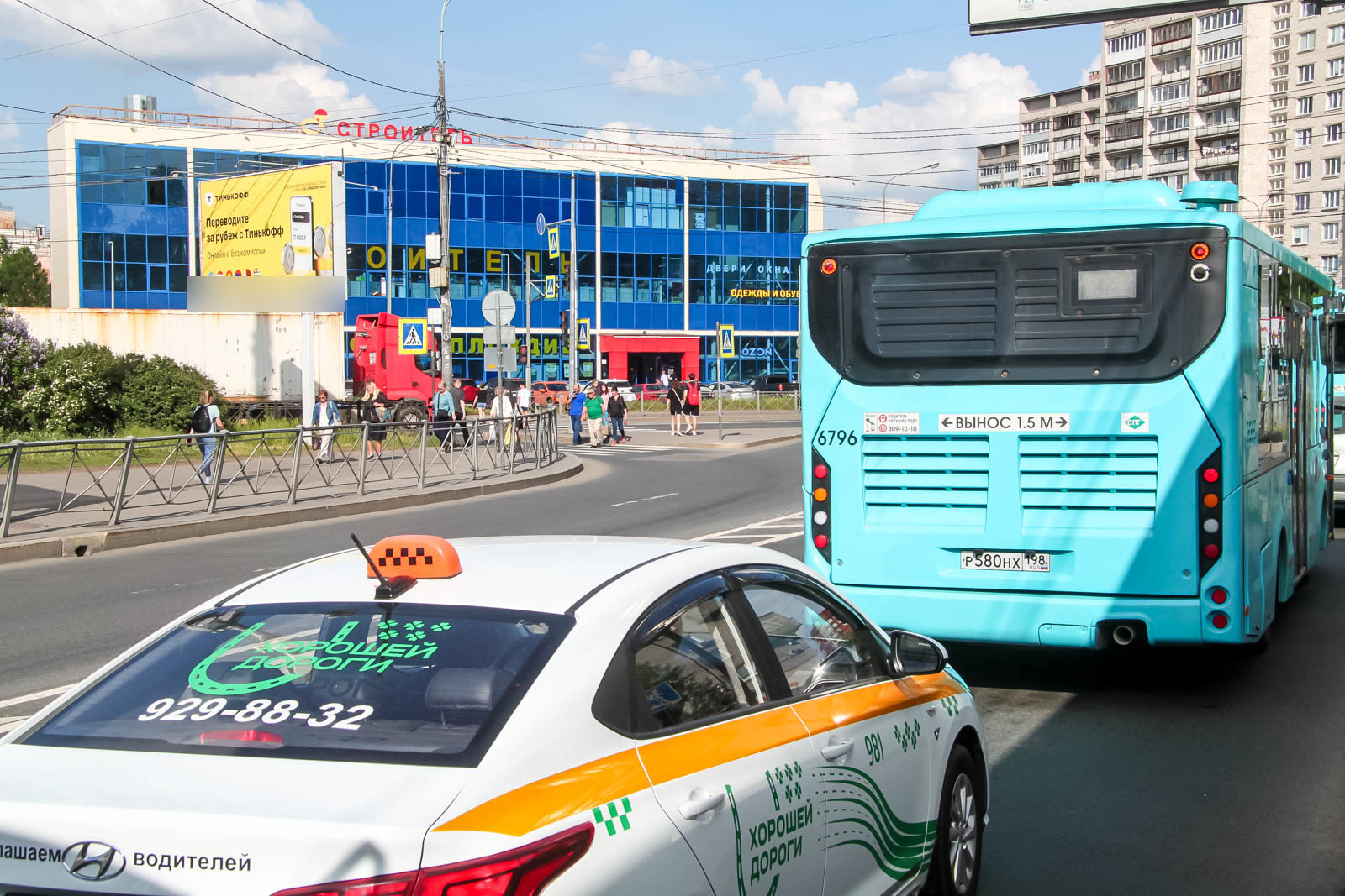 Фотография рекламного носителя, тип: Билборд 3x6, адрес: Новаторов б-в., д.71 Х Дачный пр-т., Санкт-Петербург, Россия. Сторона Б1 №703268