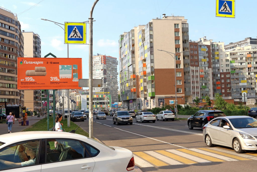 Фотография рекламного носителя, тип: Нестандартный билборд, адрес: Европейский пр-т. Х Итальянский пер., Кудрово, Ленинградская область, Россия. Сторона B №717328