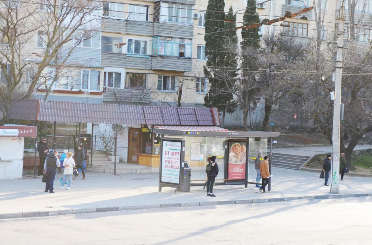 Фотография рекламного носителя, тип: Остановка 1.8x1.2, адрес: Гагарина пр-т., ост. Репина ул., Севастополь, Россия. Сторона Б1-Б5 №721478