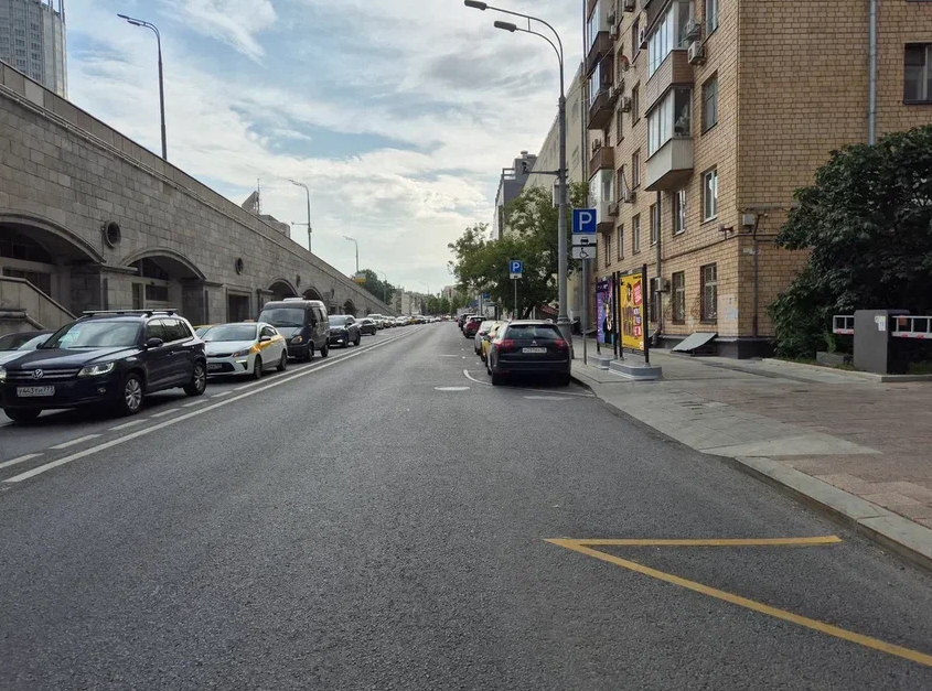 Фотография рекламного носителя, тип: Афиша 1.75x1.8, адрес: Нижняя Краснохолмская ул., д.77, корп.2, стенд 2, Москва, Россия. Сторона А №887450