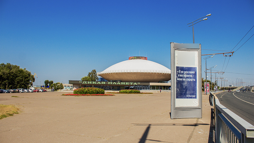 Фотография рекламного носителя, тип: Пиллар 3x1.4, адрес: Тысячелетия пл., от Кремлевская наб., до Ташаяк ул., поз.3, Казань, Республика Татарстан, Россия. Сторона B №686040