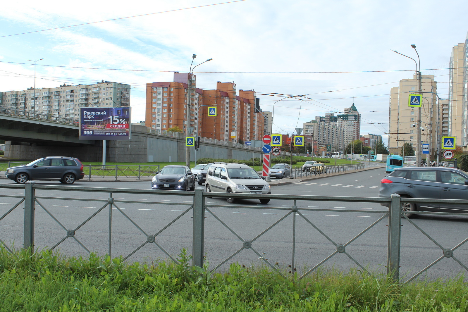 Фотография рекламного носителя, тип: Билборд 3x6, адрес: Коммуны ул., д.15, Санкт-Петербург, Россия. Сторона Б1 №631959