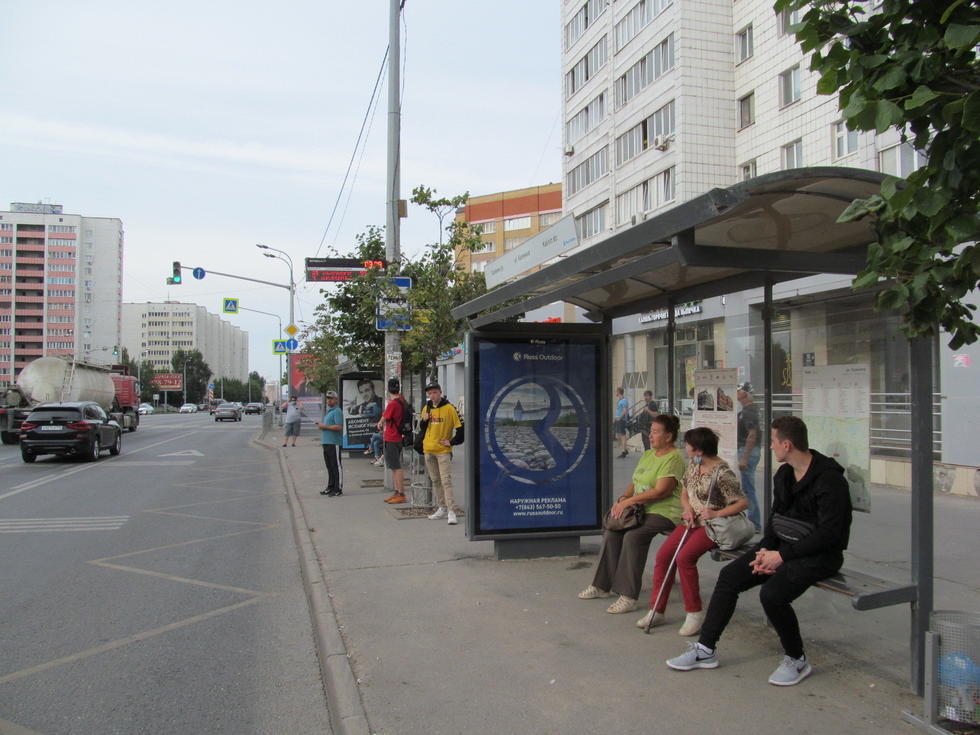 Фотография рекламного носителя, тип: Остановка 1.8x1.2, адрес: Вишневского ул., д.12, ост. Калинина, поз.1, Казань, Республика Татарстан, Россия. Сторона А №141570