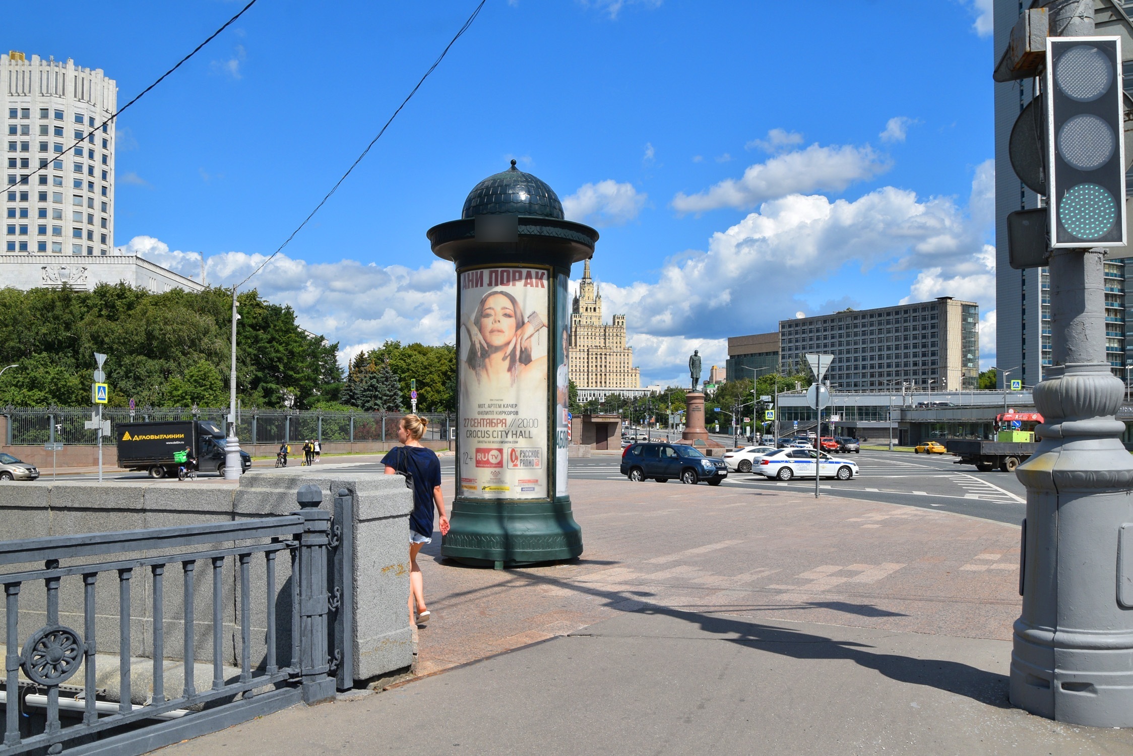Фотография рекламного носителя, тип: Пиллар 3x1.4, адрес: Новый Арбат ул. Х Краснопресненская наб., Москва, Россия. Сторона Б №277095