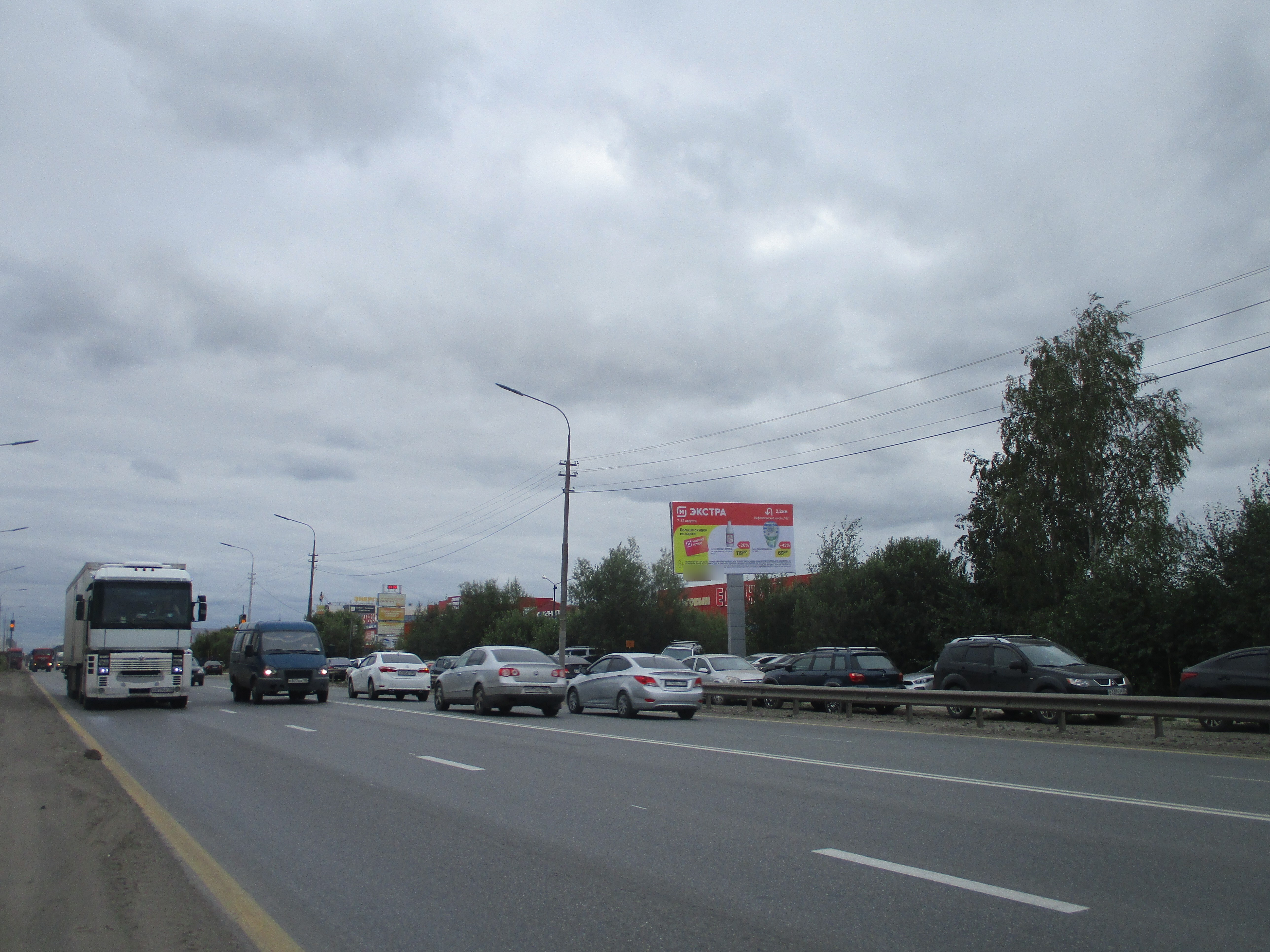 Фотография рекламного носителя, тип: Билборд 3x6, адрес: Нефтеюганское ш. Х Маяковского ул., Сургут, Ханты-Мансийский автономный округ – Югра, Россия. Сторона А №936978