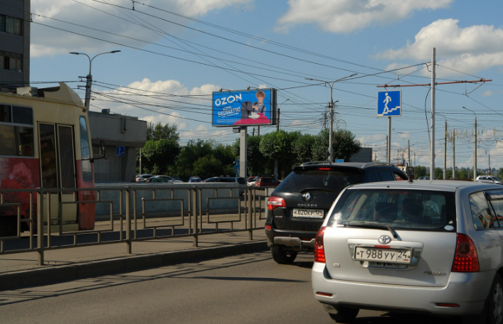 Фотография рекламного носителя, тип: Билборд 3x6, адрес: Матросова ул., д.4, Красноярск, Красноярский край, Россия. Сторона B1-B3 №210734