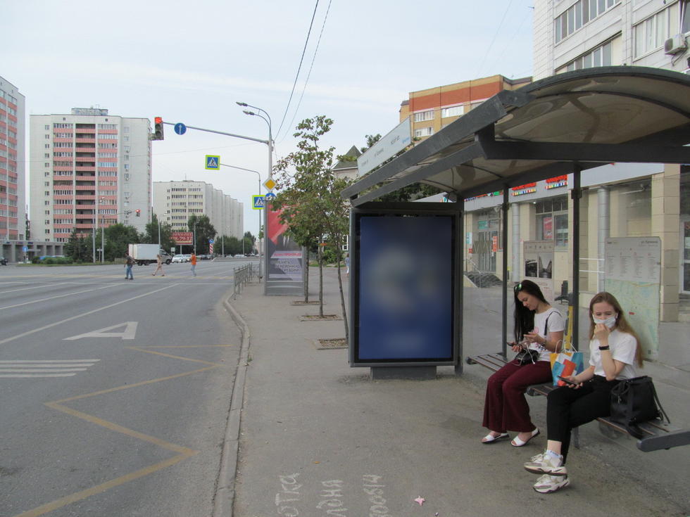 Фотография рекламного носителя, тип: Остановка 1.8x1.2, адрес: Вишневского ул., ост. Калинина, из центра, поз.2, Казань, Республика Татарстан, Россия. Сторона А №141572