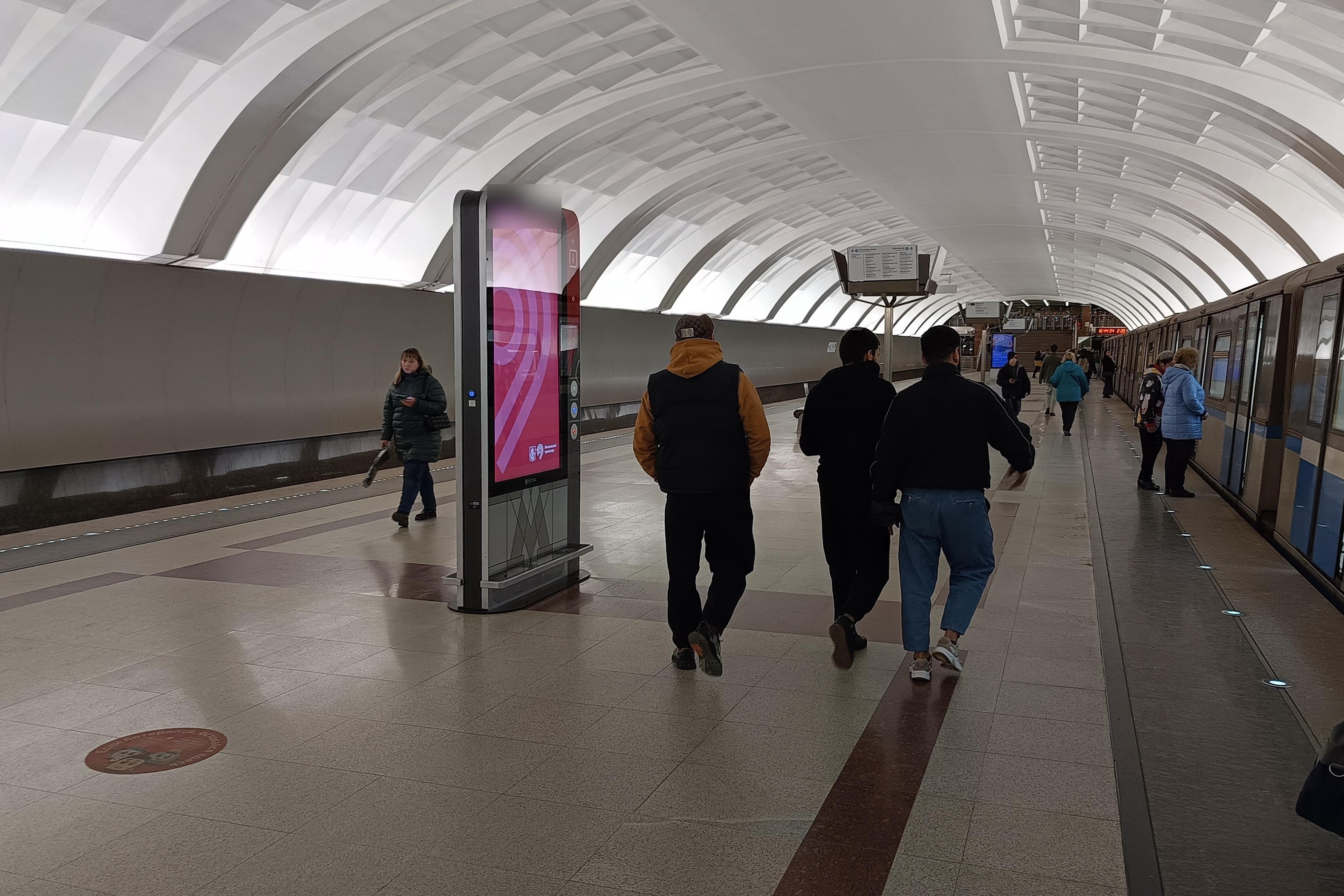 Фотография рекламного носителя, тип: Видеоэкран, адрес: Станция метро «Митино», линия Арбатско-Покровская, Москва, Россия. Сторона/вариант А1 №1423107