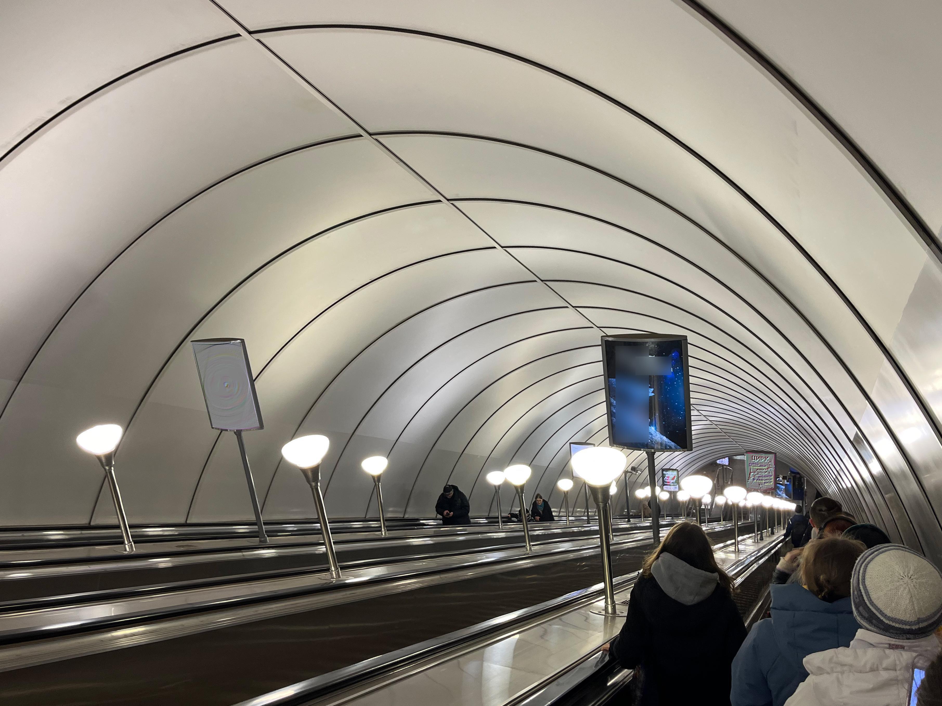 Фотография рекламного носителя, тип: Лайтбокс, адрес: Станция метро «Академическая», линия Кировско-Выборгская, Санкт-Петербург, Россия. Сторона/вариант Б №1605876