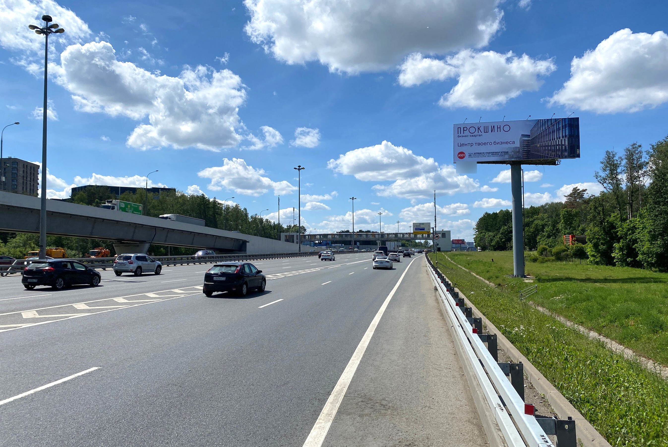 Фотография рекламного носителя, тип: Суперсайт 5x15, адрес: Киевское ш., 18 900м, Москва, Россия. Сторона А №816173