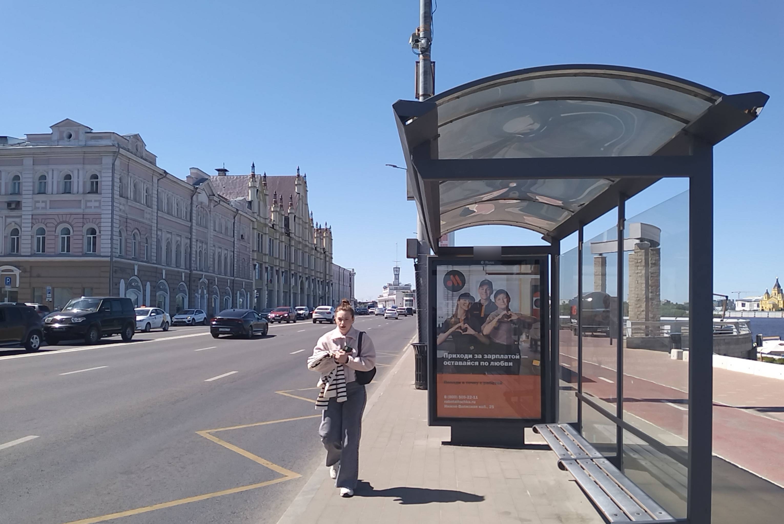 Фотография рекламного носителя, тип: Остановка 1.8x1.2, адрес: Нижневолжская наб., ост. Рождественская ул., Нижний Новгород, Нижегородская область, Россия. Сторона А1 №328952