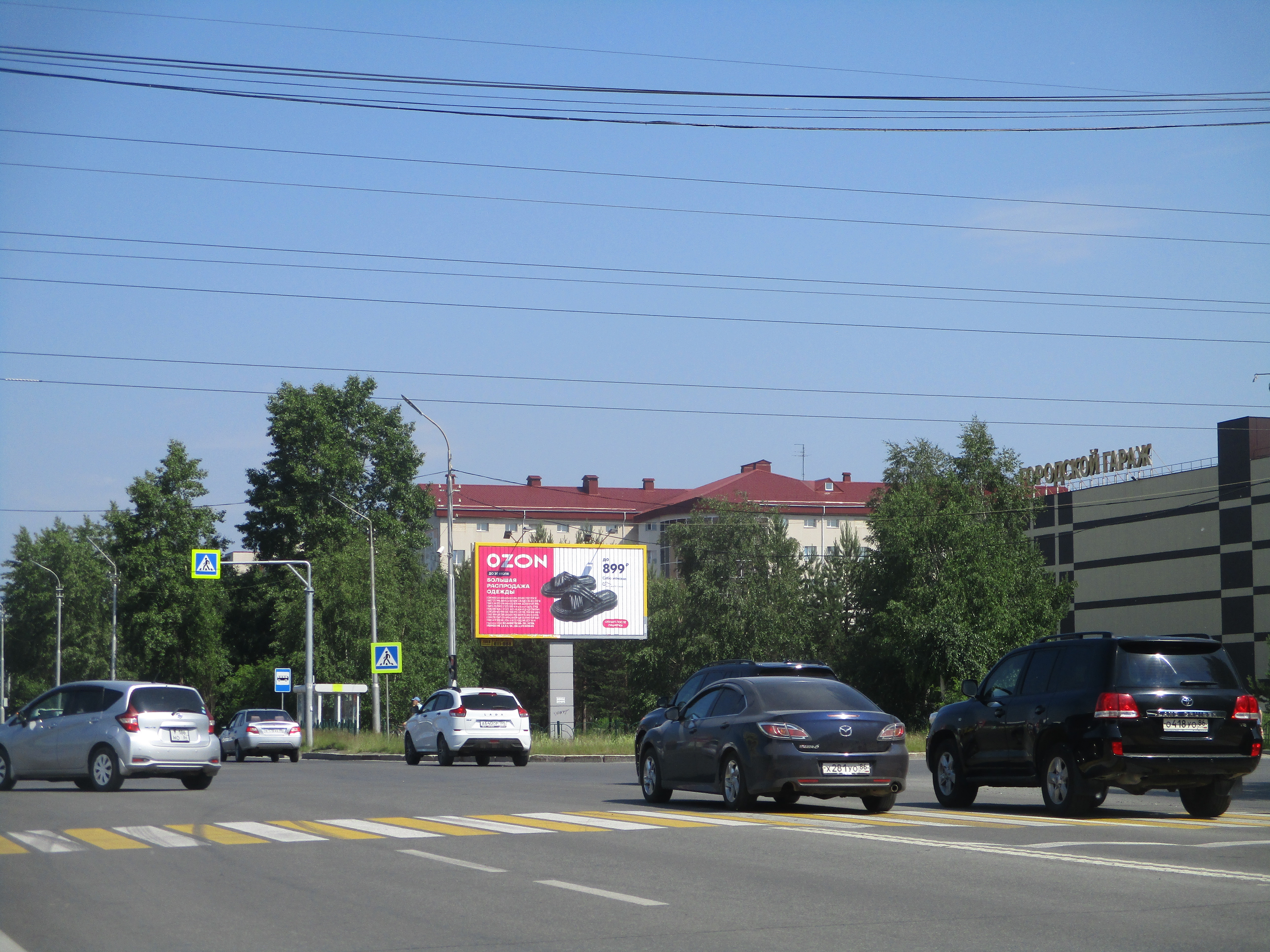 Фотография рекламного носителя, тип: Билборд 3x6, адрес: Островского ул., д.27, Сургут, Ханты-Мансийский автономный округ – Югра, Россия. Сторона А1-А3 №696224