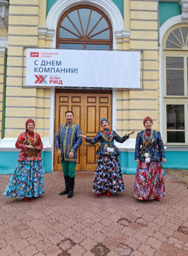 Фотография рекламного носителя, тип: Нестандартный билборд, адрес: Челнокова ул., д.3/1, выход на перрон, Иркутск, Иркутская область, Россия. Сторона А №1327056